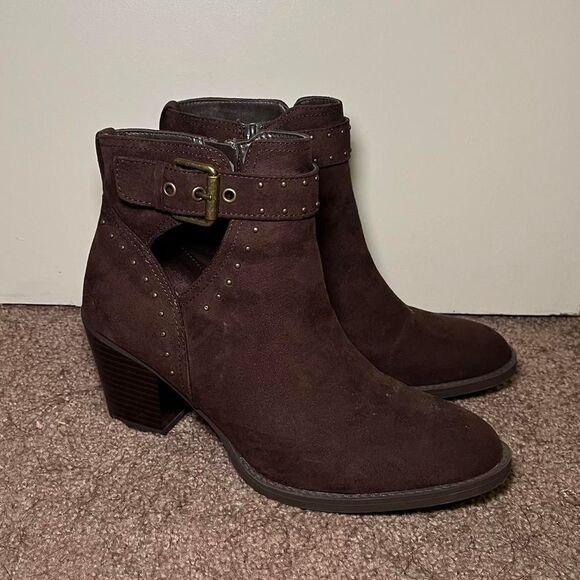 Brown Ankle Boots - Picture 1 of 8